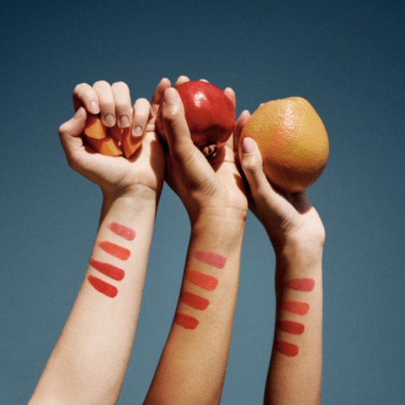 NWT L'occitane Carrose Rouge de Fruit Pressé Pressed Fruity Lipstick - Picture 5 of 6